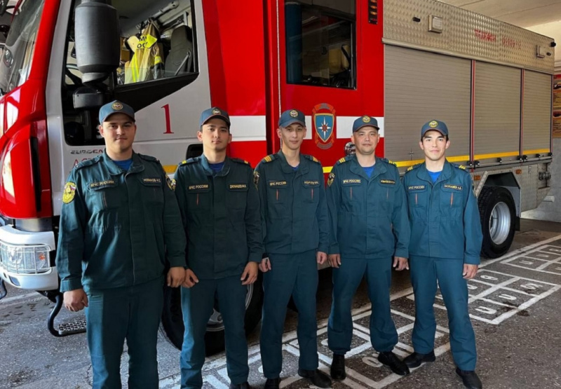 В Астрахани пожарные спасли пьяного мужчину, тонущего в реке Царев