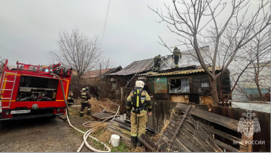 Пожарно-спасательные подразделения ликвидируют пожар в Кировском районе г.Астрахань